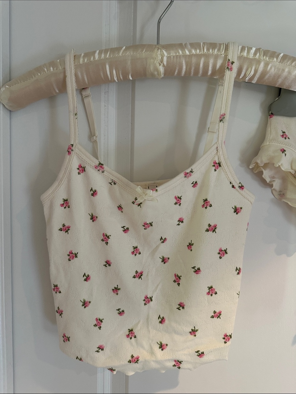 SKIMS Cream Floral Ribbed Cami & Ruffle Brief Set - Picture 2 of 9